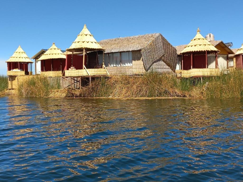 Uros Aruma-Uro On Uros Floating Islands Hotel Puno Exterior photo